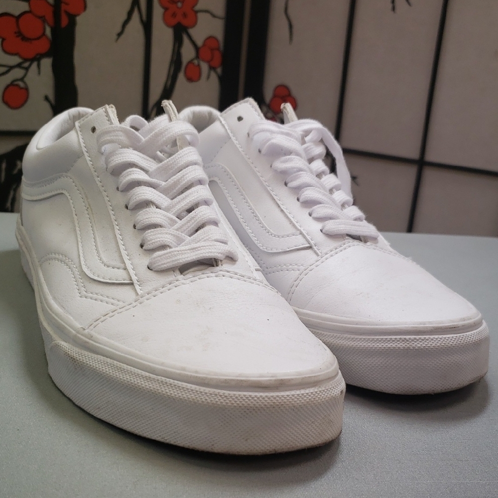 Classic White Men's Sneakers